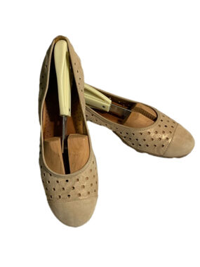 Size 9 Gabor suede flats gold